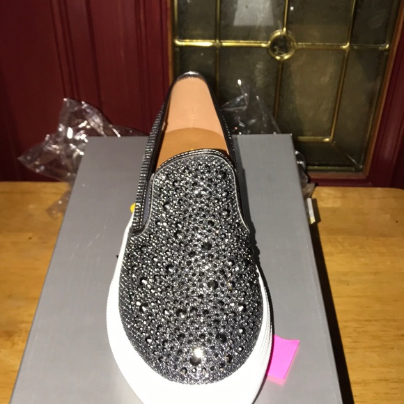 Shoe - Picture 2 of 5